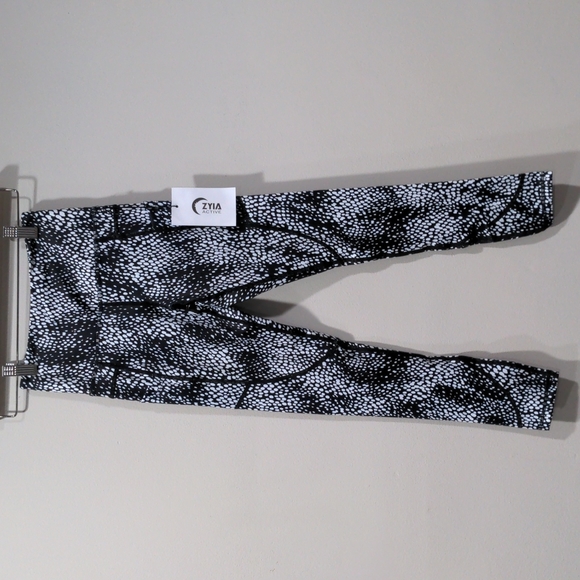 ZYIA NWT Womens Black Viper Pocket Light n Tight Hi-Rise 7/8 Leggings 24" Size 0 - Picture 5 of 11